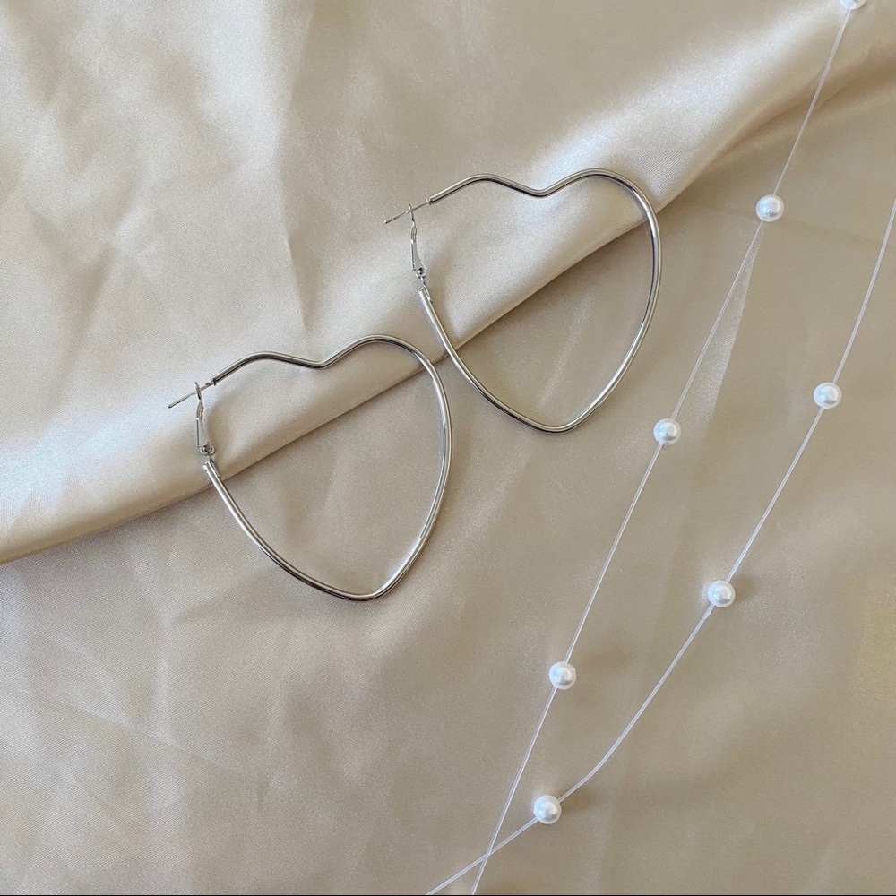 Heart Hoops Hoop Earrings Minimalist - Picture 9 of 13
